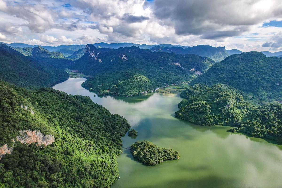 lake-8305673_1920.jpg